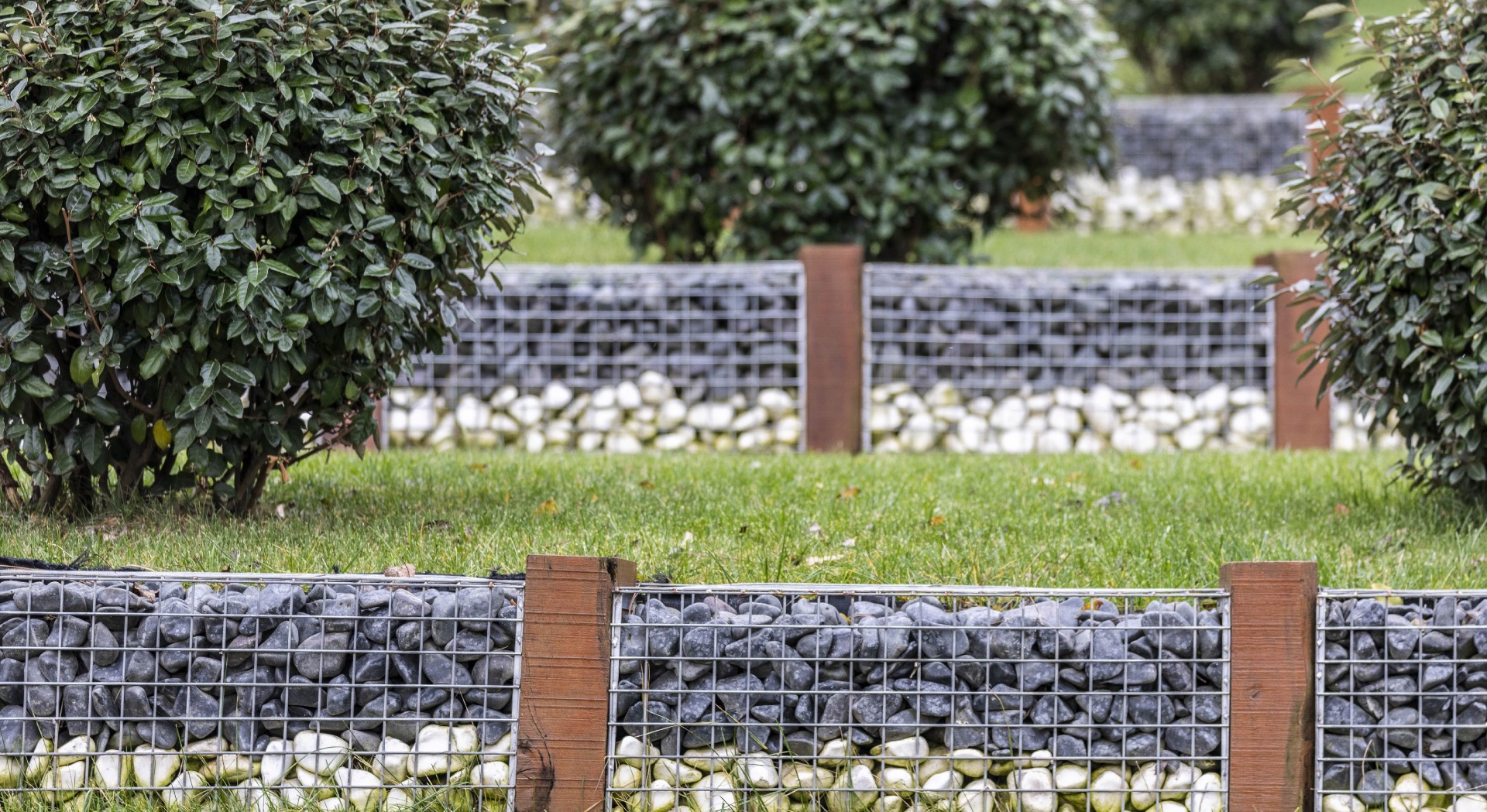 outdoor-planters-gabion-mesh-commercial