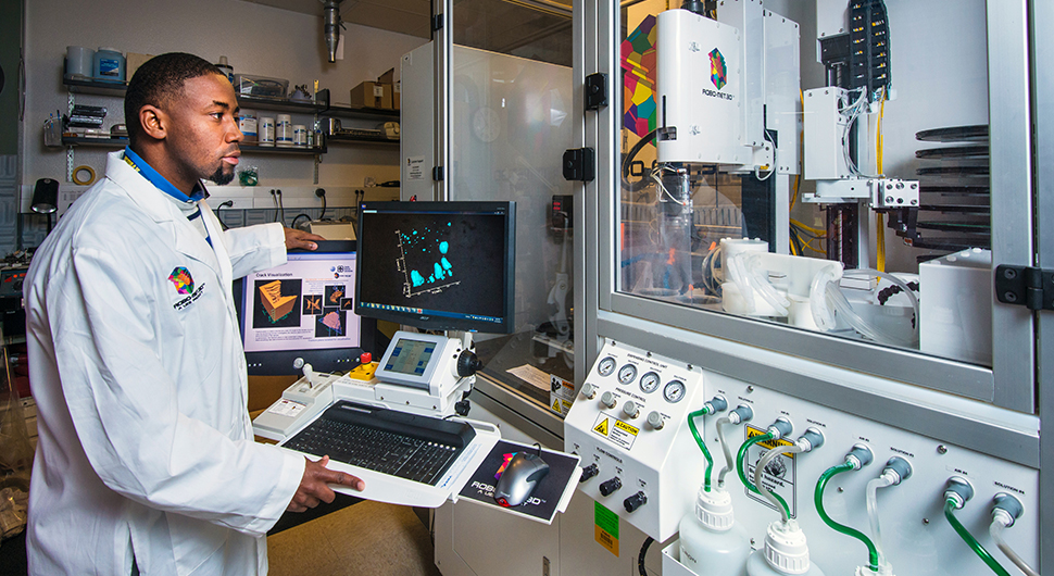 laboratory-using-copper-wire-mesh
