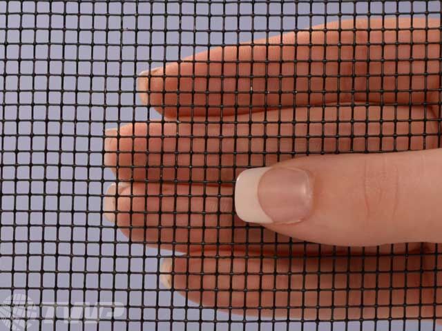 8 Mesh Black Poly Galv Woven 27 Gauge (.017