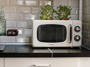 microwave-oven-on-counter